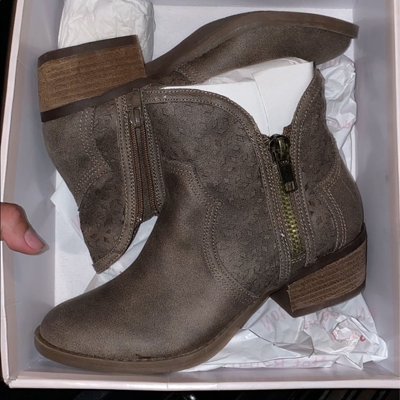 Ankle booties - Picture 5 of 6